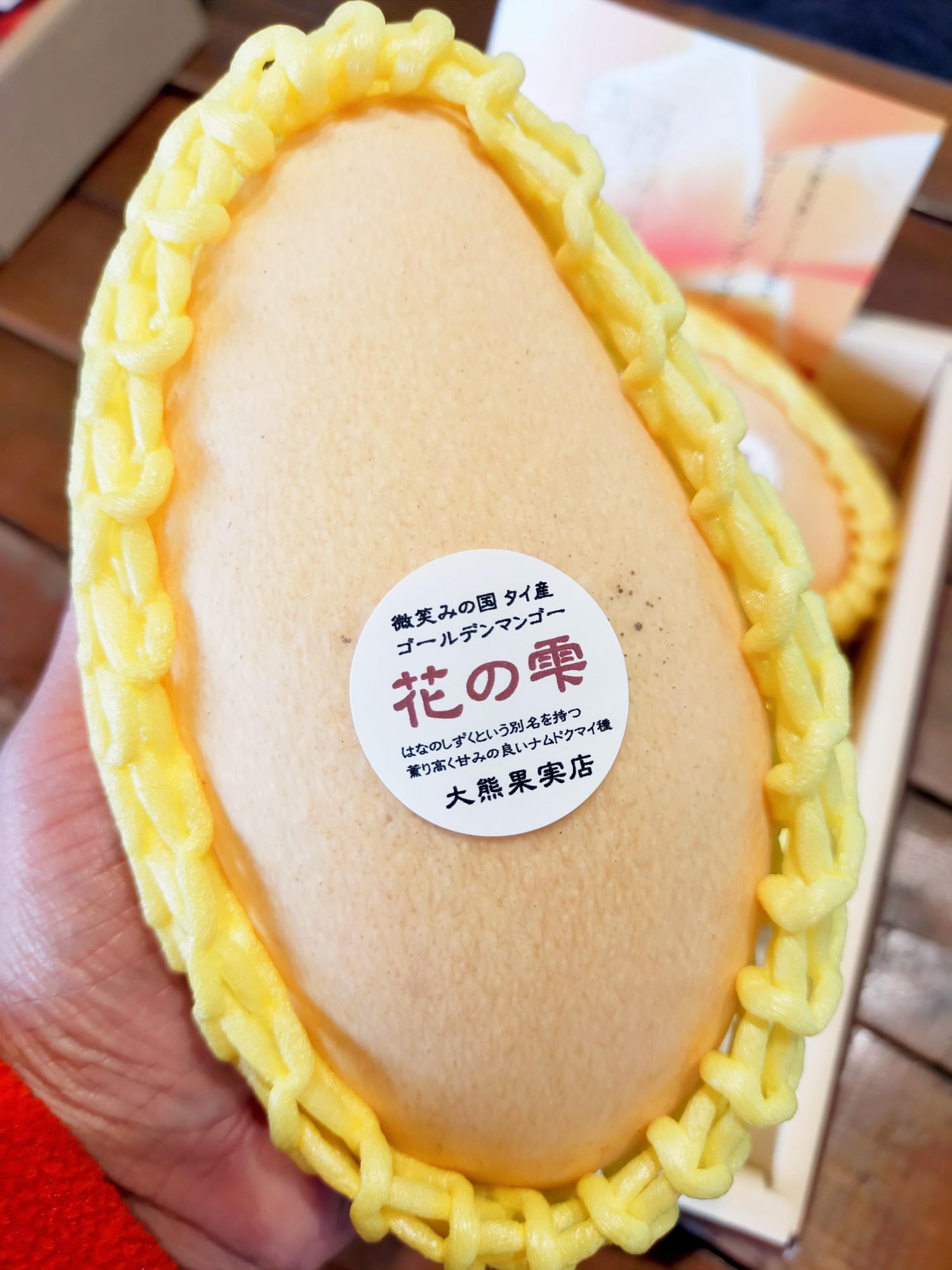 花の雫】とも呼ばれる微笑みの国タイ産のゴールデンマンゴーが登場